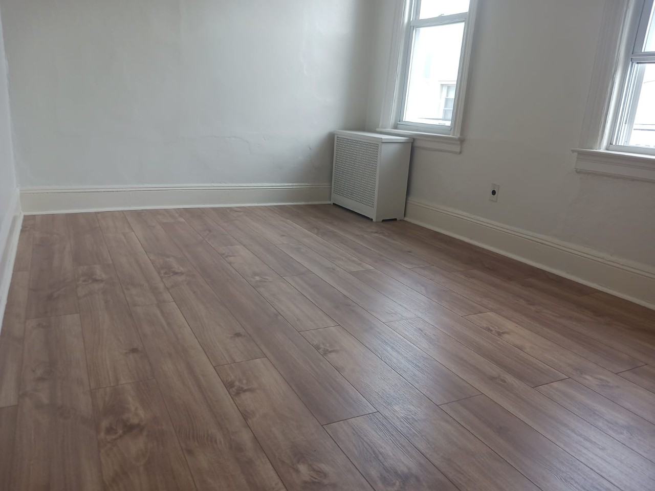 1559 West 10th Street 2F - Photo 3 of 12