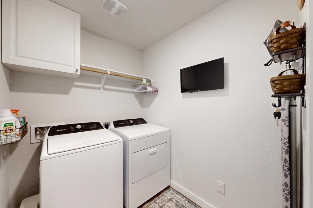 1012 Amistad Loop - Photo 3 of 23