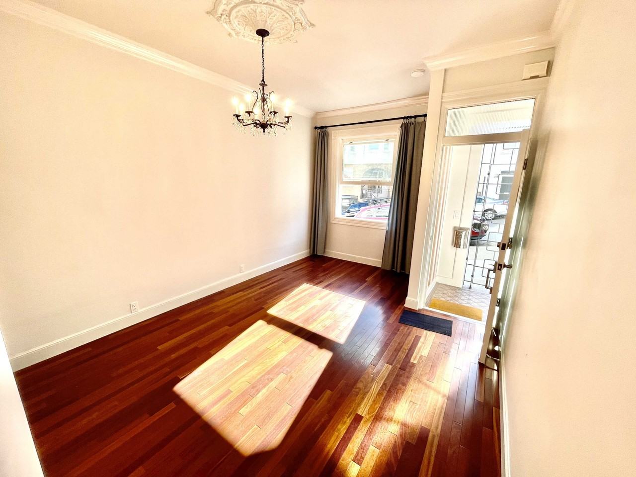 1052 Montgomery St - Photo 3 of 19