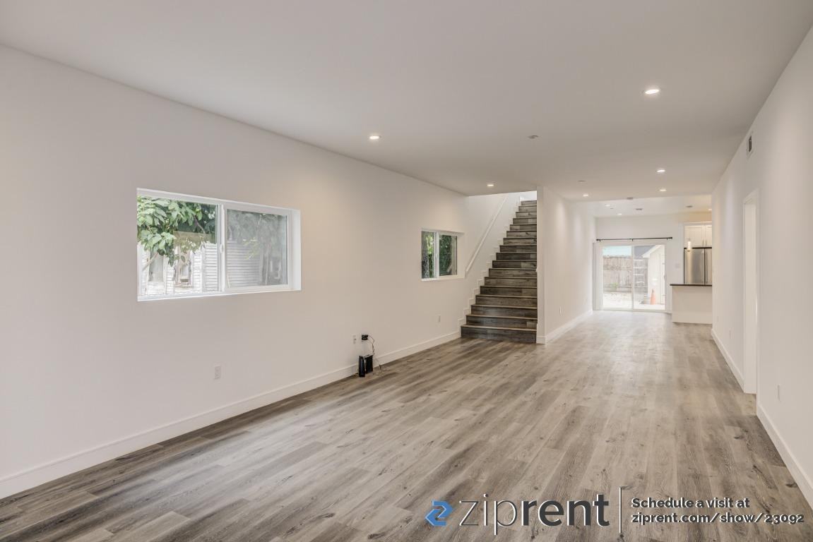 2651 Rich St - Photo 3 of 20