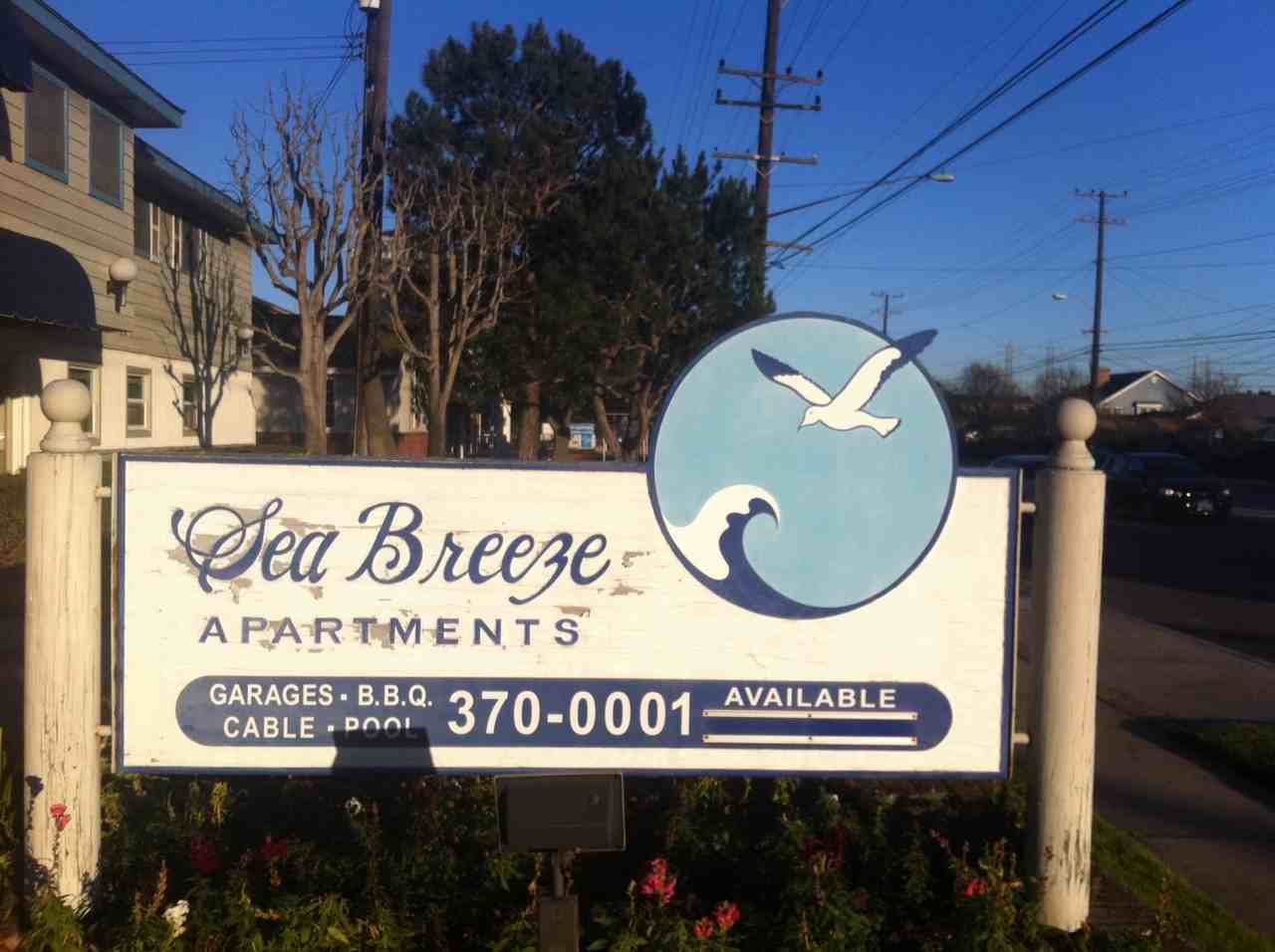 SEA BREEZE APARTMENTS - Photo 2 of 7