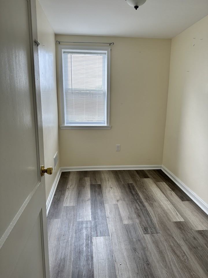 1505 Aldeney Ave - Photo 2 of 11