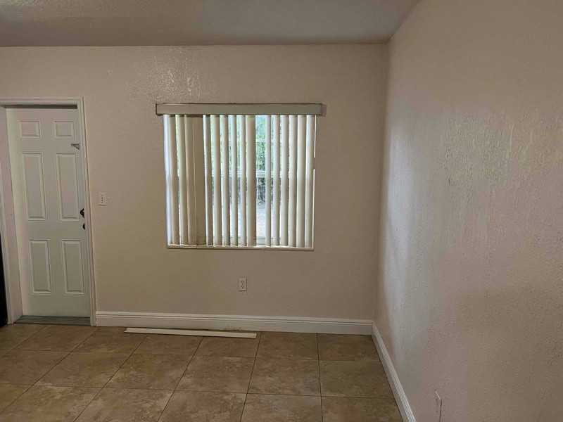 765 Ne 126th St #4 - Photo 2 of 8