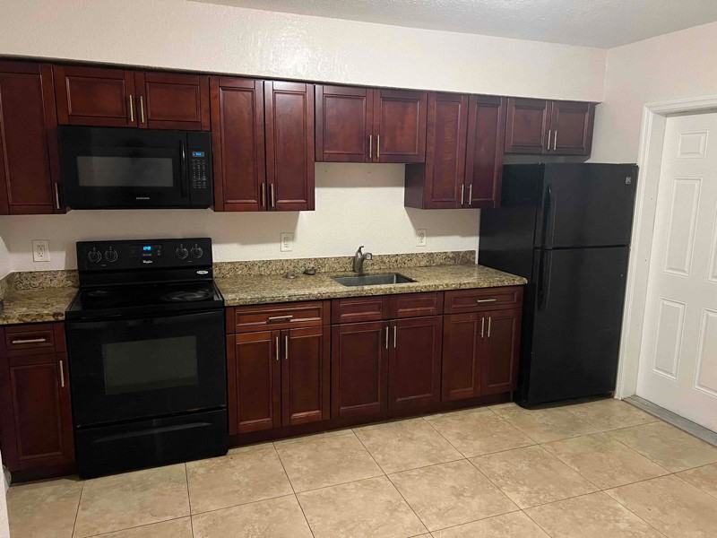 765 Ne 126th St #4 - Photo 3 of 8