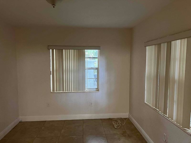 765 Ne 126th St #4 - Photo 5 of 8