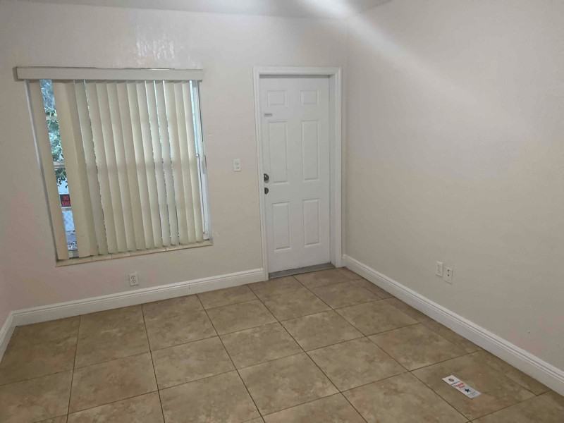 765 Ne 126th St #4 - Photo 6 of 8