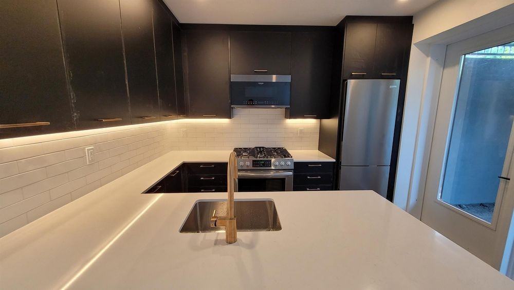 866 Woodroffe Ave - Photo 3 of 15