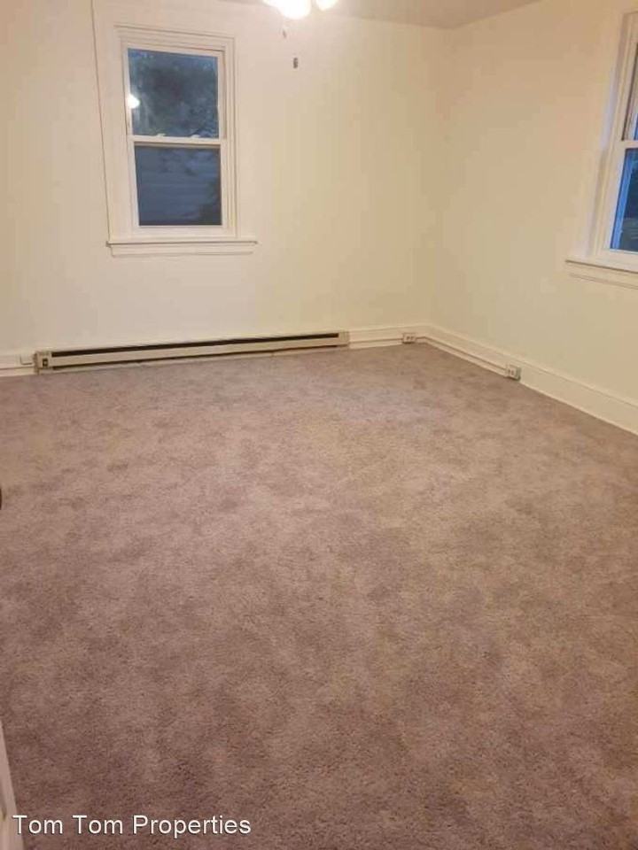 833 Millwood Rd - Photo 3 of 10