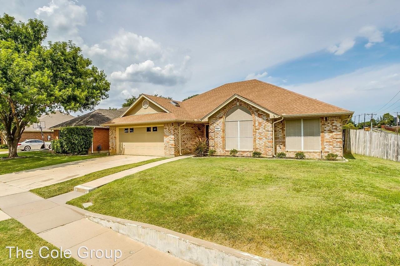 2100 Field Ln - Photo 3 of 35