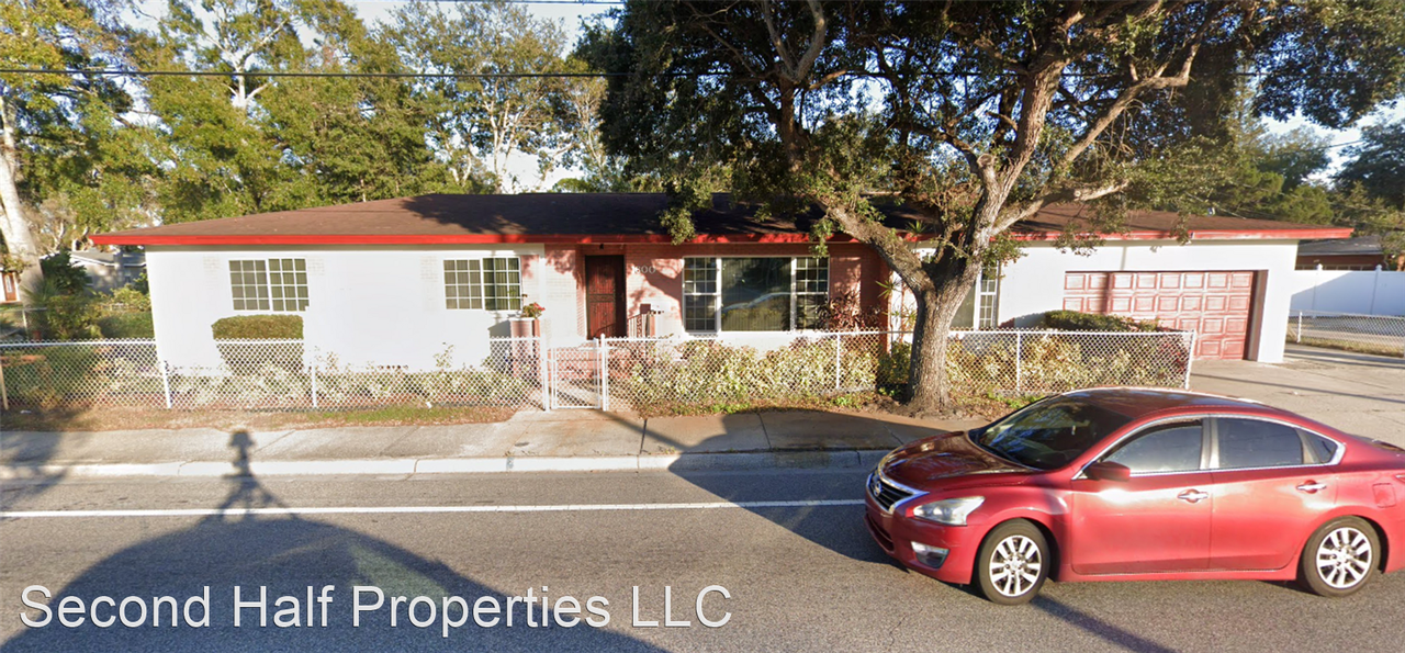 1600 31st St S - Photo 2 of 18