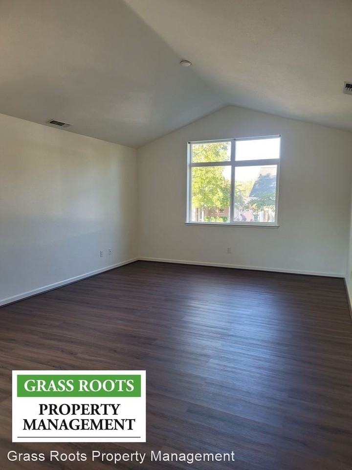 153 Highlands Ct - Photo 2 of 8