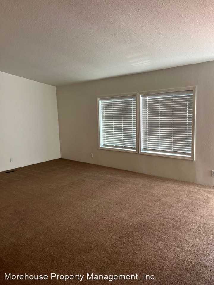 14007 Meadowbrook Ln - Photo 3 of 19