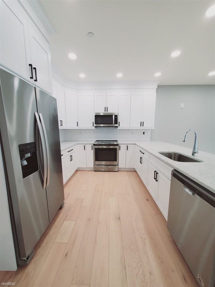 492 Glenbrook Rd - Photo 2 of 11