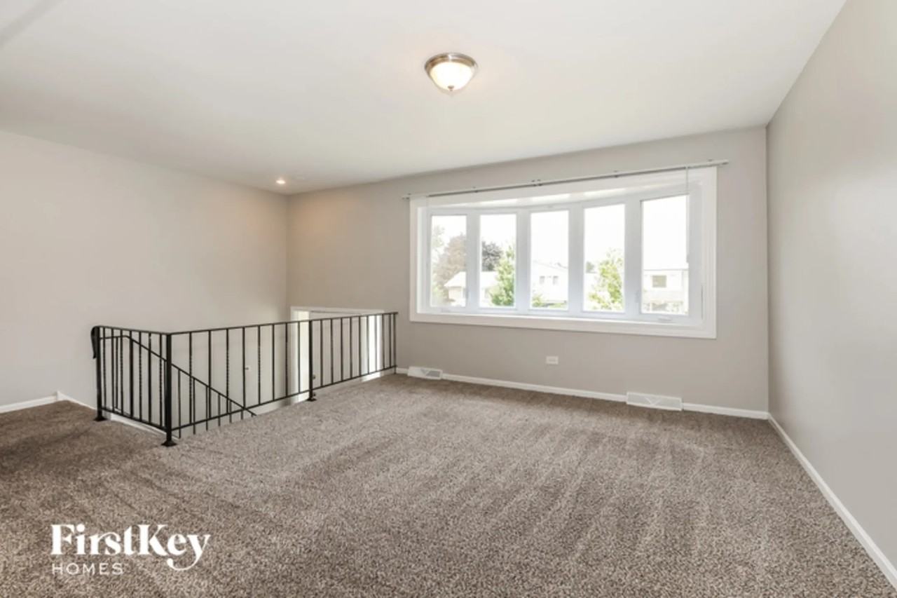 16325 Paxton Ave - Photo 2 of 12