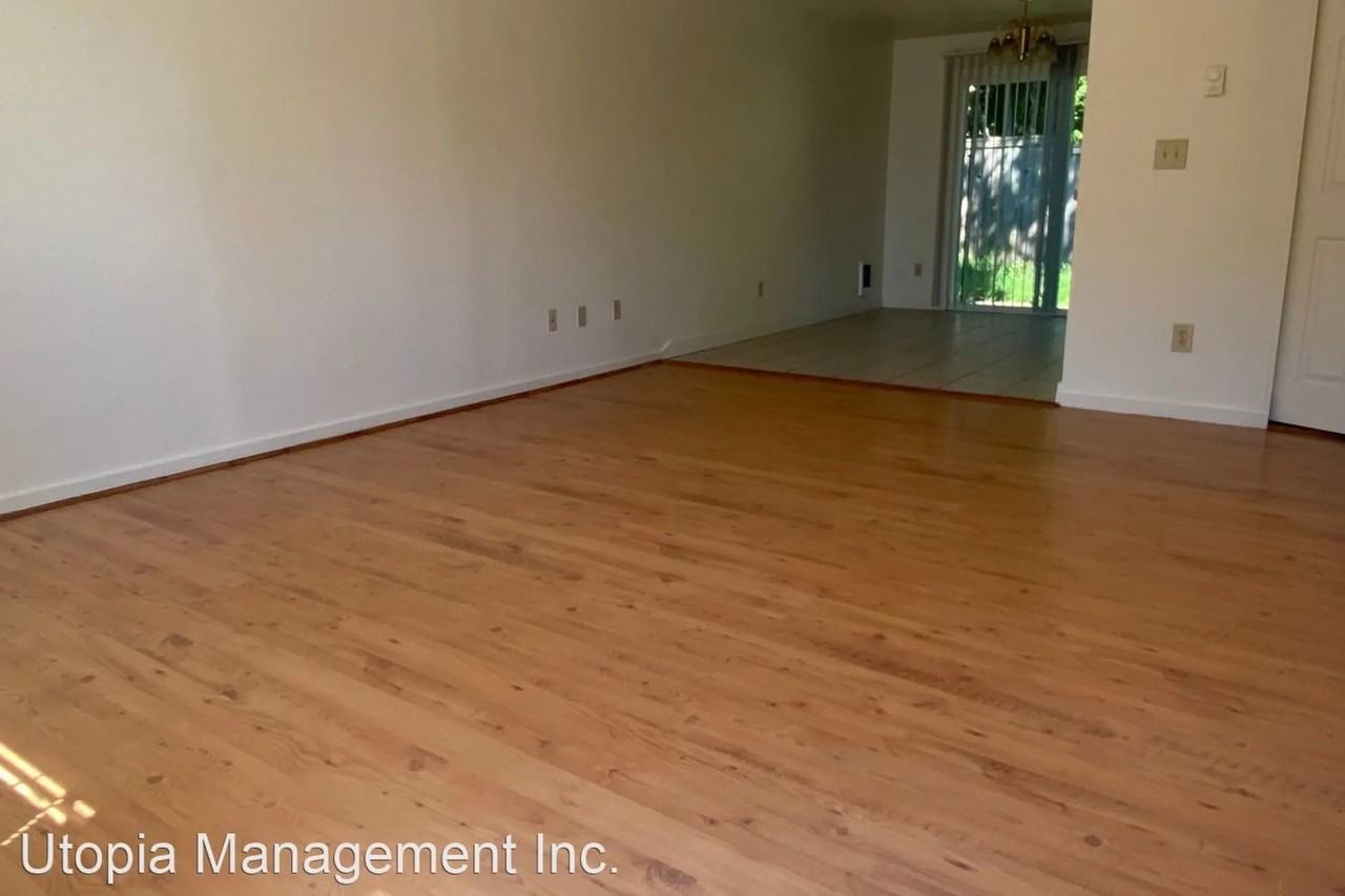 124 & 126 SW Edgefield Ct. - Photo 2 of 10