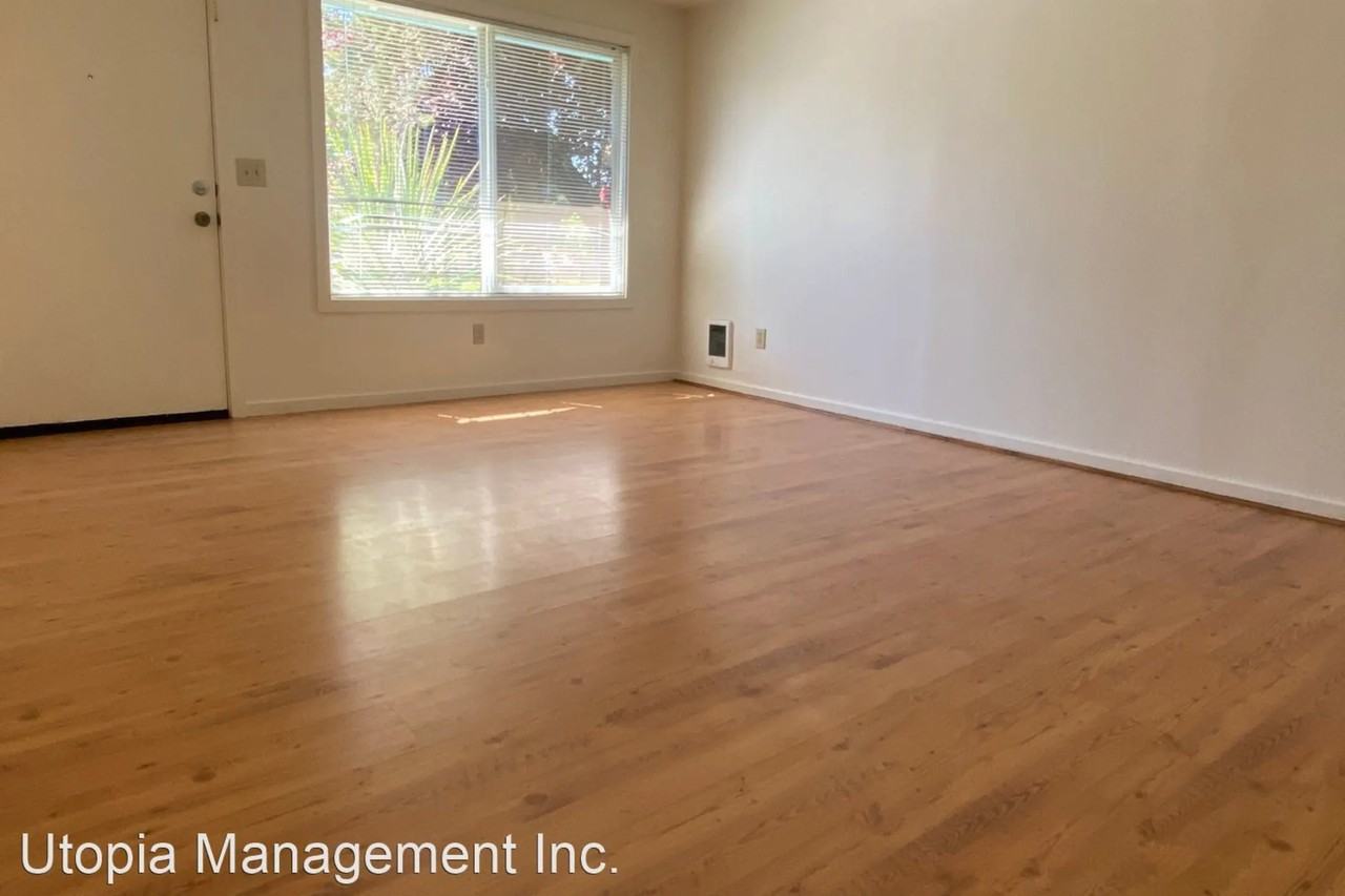 124 & 126 SW Edgefield Ct. - Photo 3 of 10