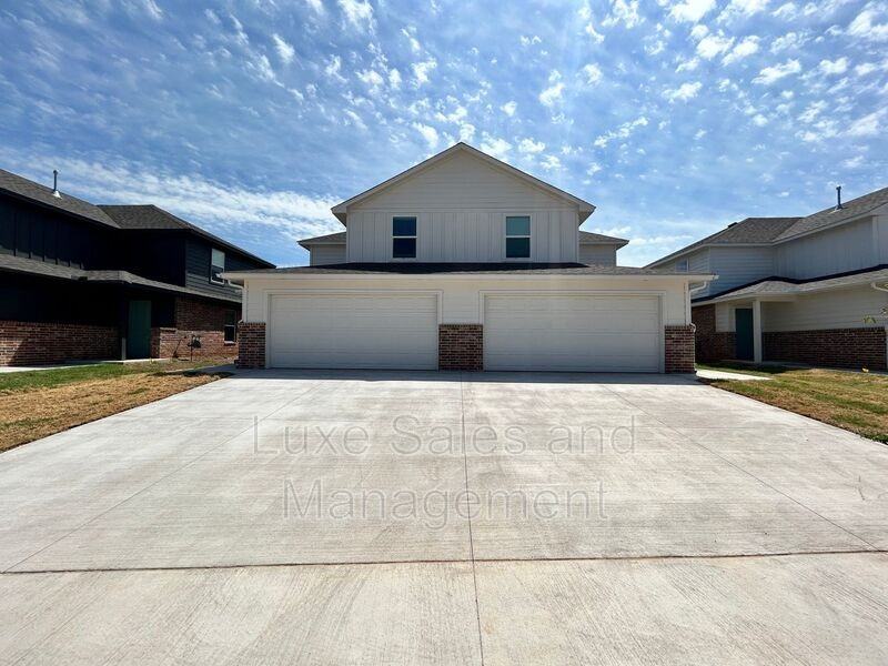 10814 Nw 119th Pl - Photo 2 of 24