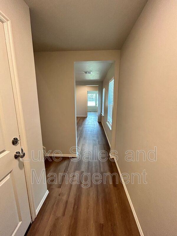 10814 Nw 119th Pl - Photo 3 of 24