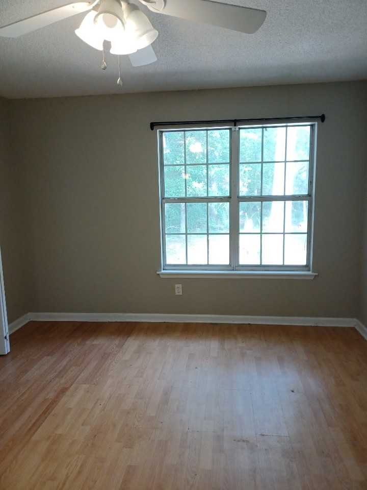 130 Wesleyan Way - Photo 3 of 7