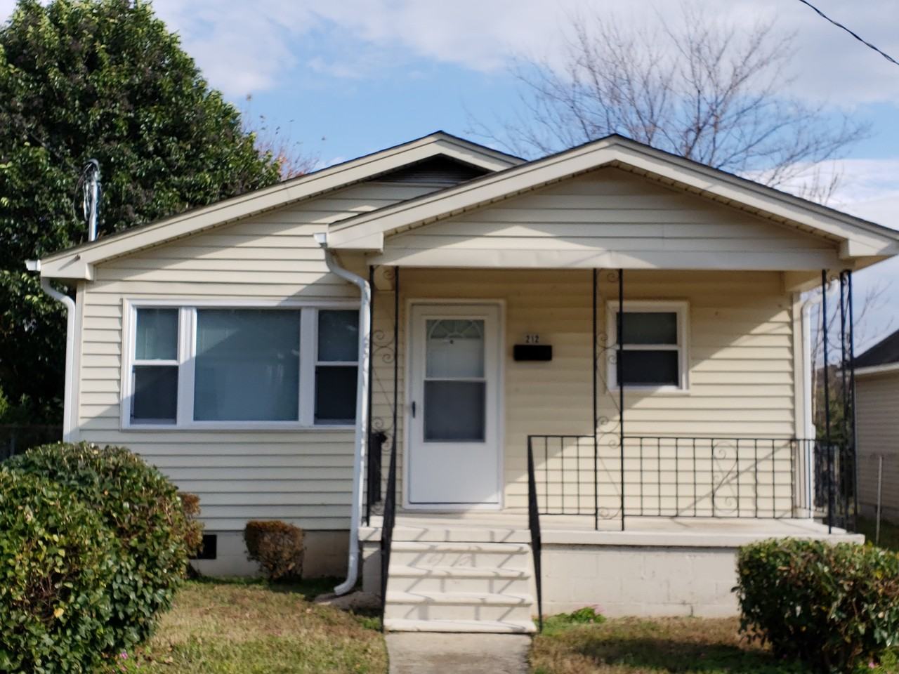 212 Hill St - Photo 2 of 21