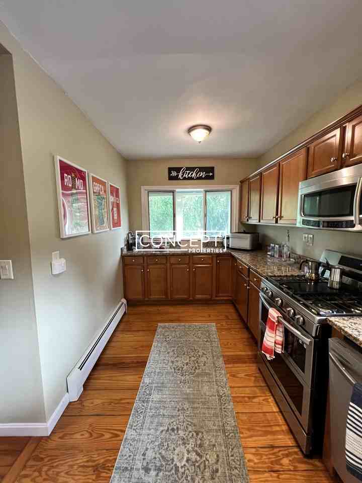 88 Plain St - Photo 3 of 34