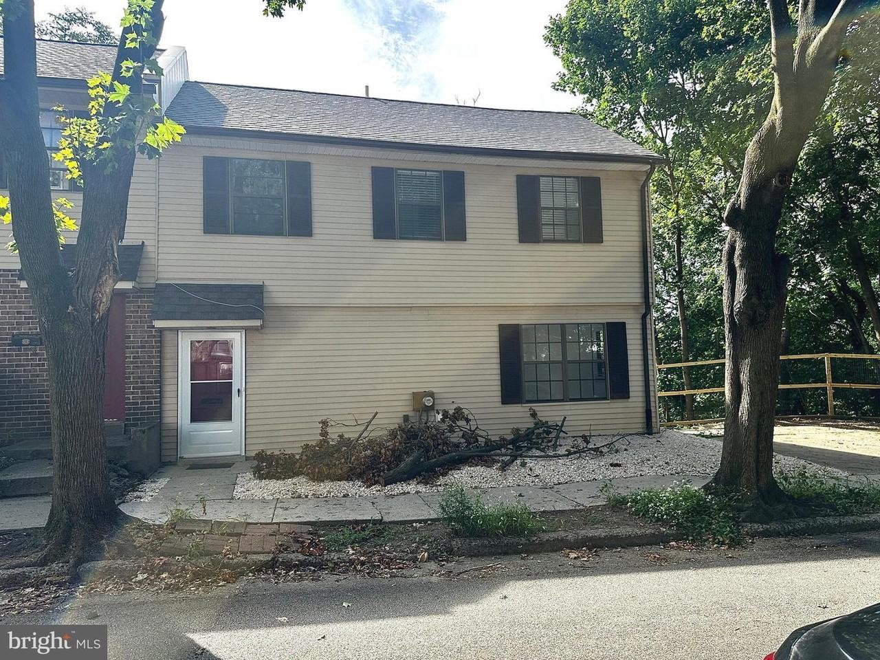 255 Greenough St - Photo 2 of 27