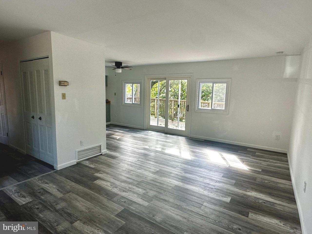 255 Greenough St - Photo 3 of 27
