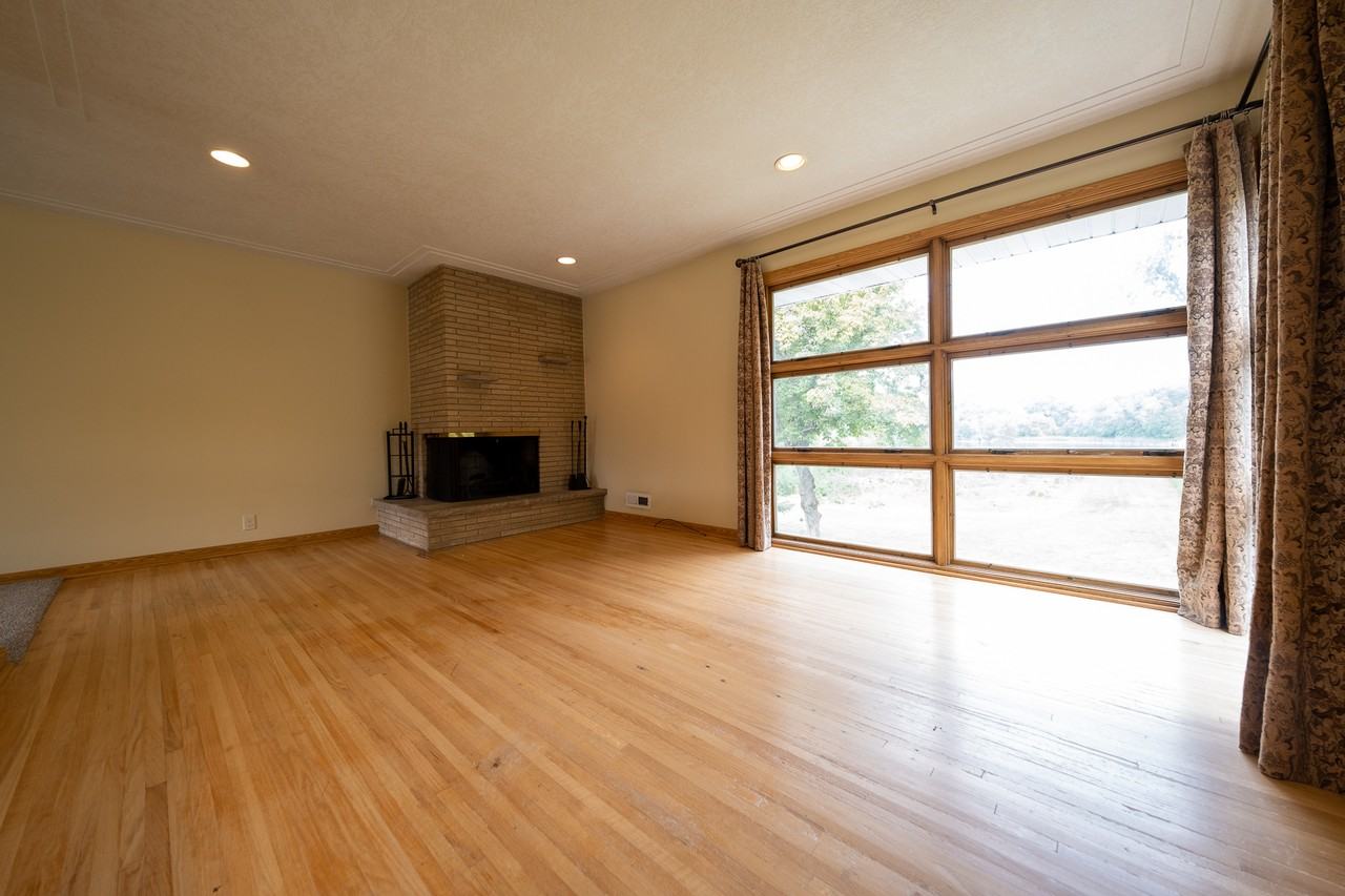 1140 Evergreen Ln N #1 - Photo 6 of 36
