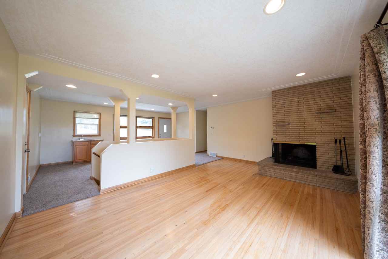 1140 Evergreen Ln N #1 - Photo 5 of 36