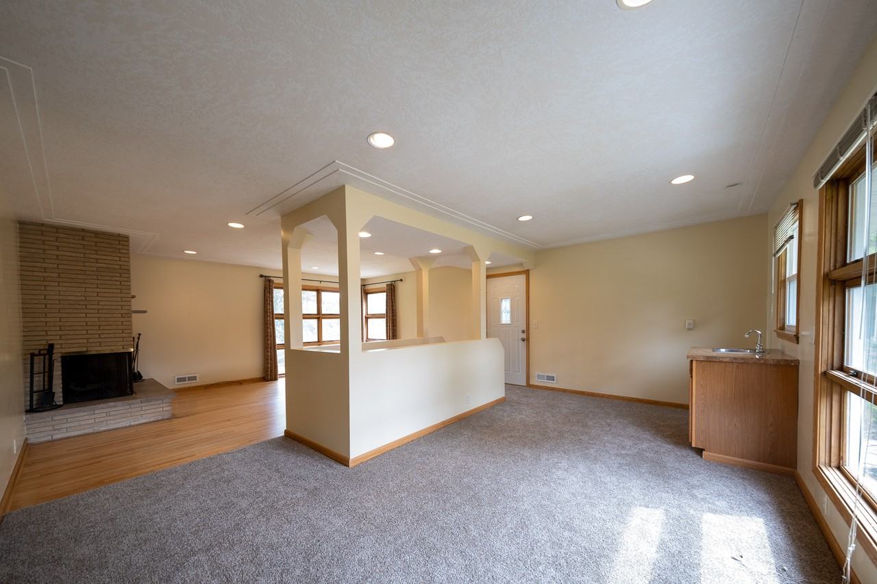 1140 Evergreen Ln N #1 - Photo 7 of 36