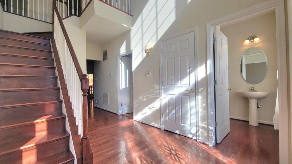 94 Landmark Dr - Photo 2 of 38