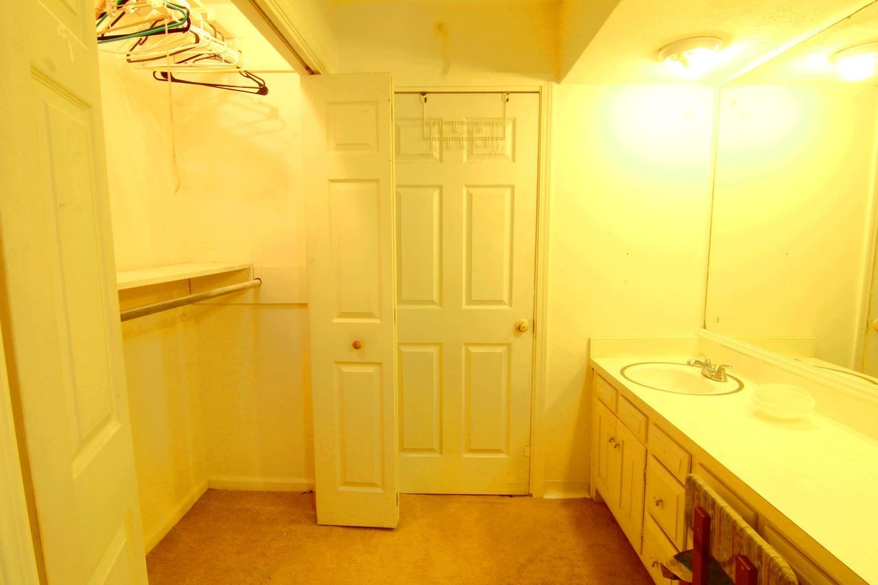 2896 Lakeshore Dr #NA - Photo 3 of 7