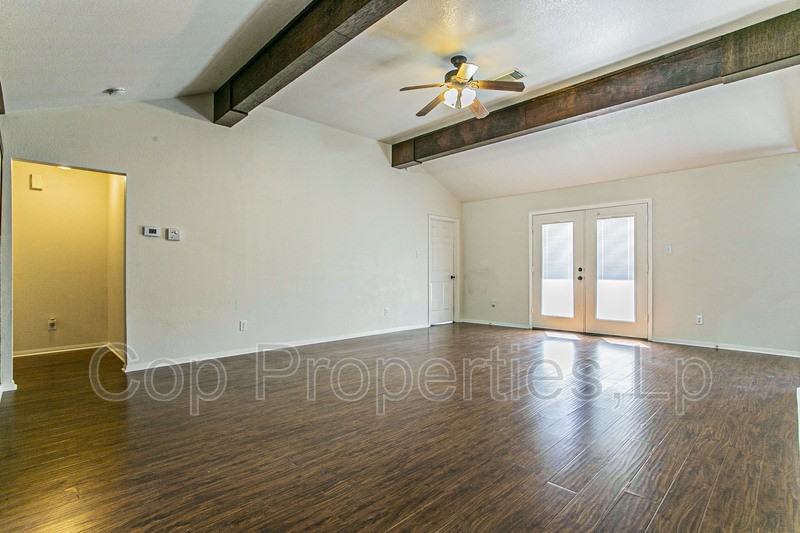 245 Lantana Vly - Photo 2 of 31