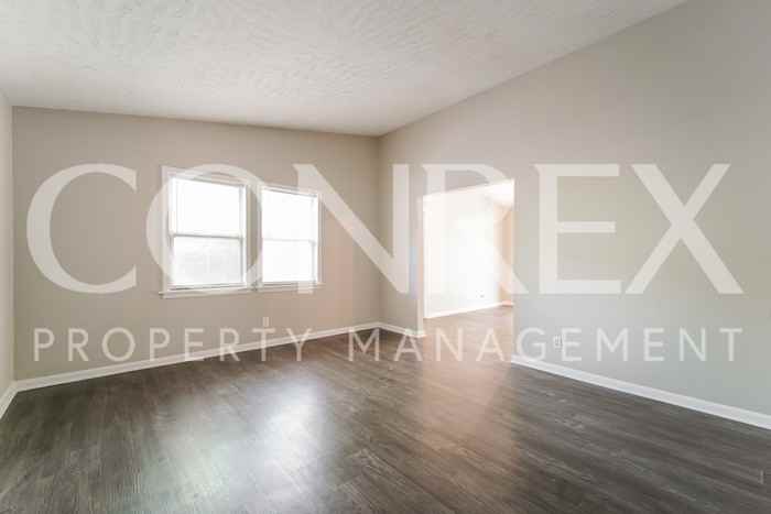 542 Belle Pl - Photo 3 of 12