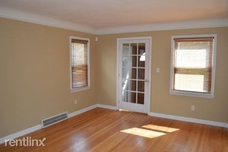 22272 Oxford St - Photo 2 of 16