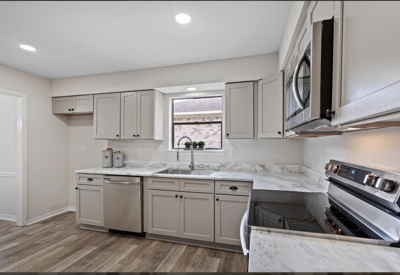 6521 Gaslight Ln S #NA - Photo 3 of 31