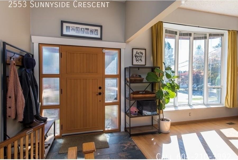 2553 Sunnyside Cres - Photo 2 of 26