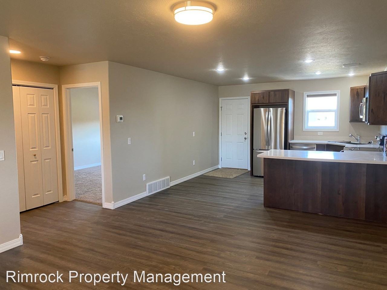 2083, 2085, 2087 Lake Hills Dr - Photo 3 of 13