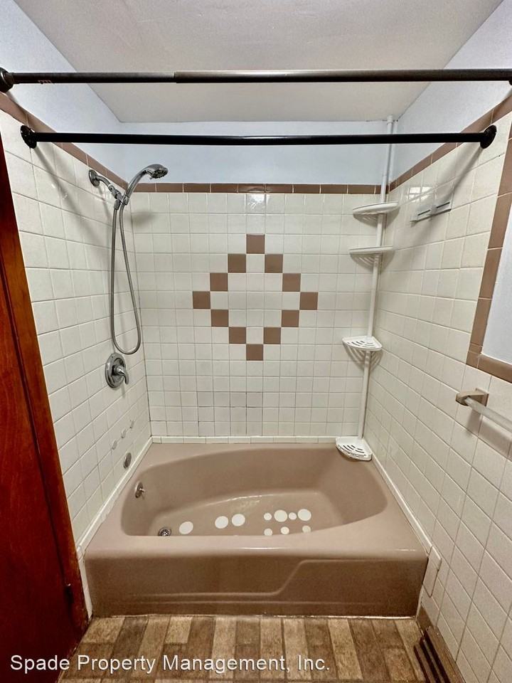 1625-1627 W South St. - Photo 2 of 11