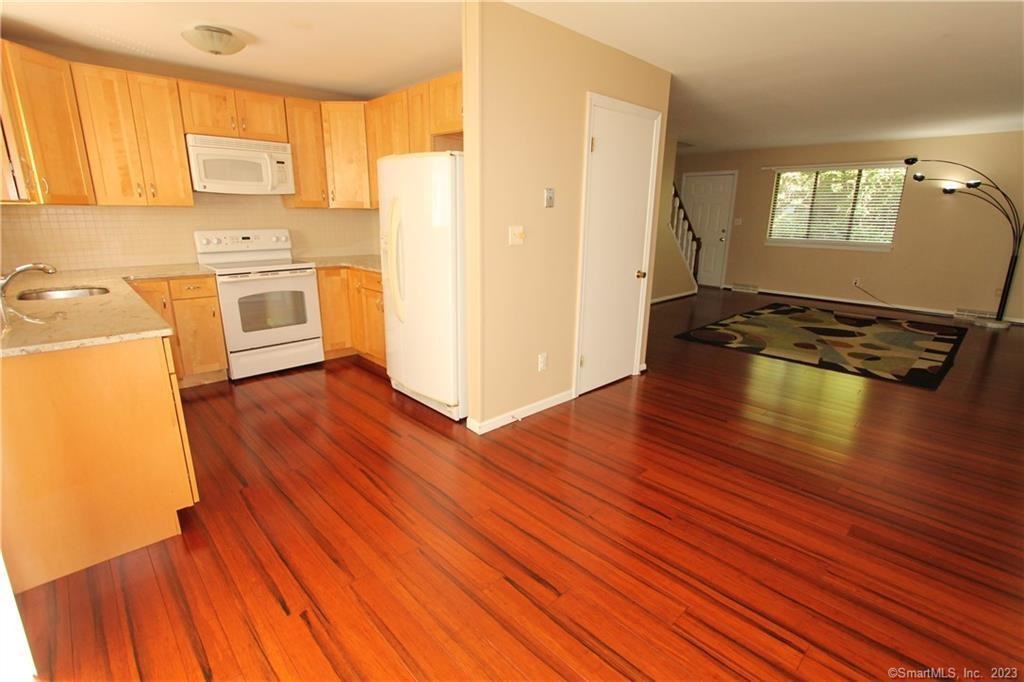 579 Churchill Dr - Photo 2 of 26