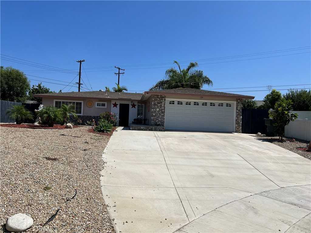 3225 Layton Ct - Photo 2 of 15