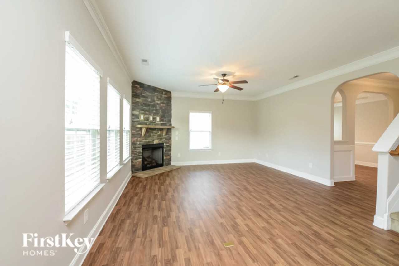 3105 York Place Dr - Photo 2 of 13