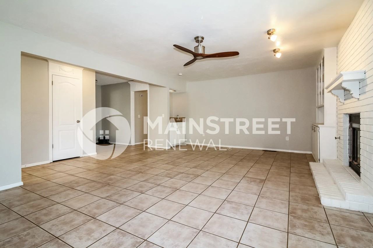 10101 Mamus Ln - Photo 3 of 16