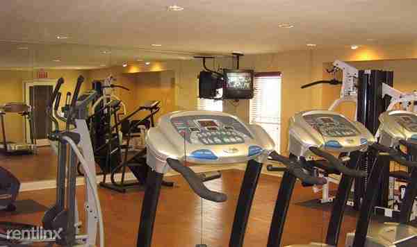 Seminary @ Campus Dr - Photo 2 of 9