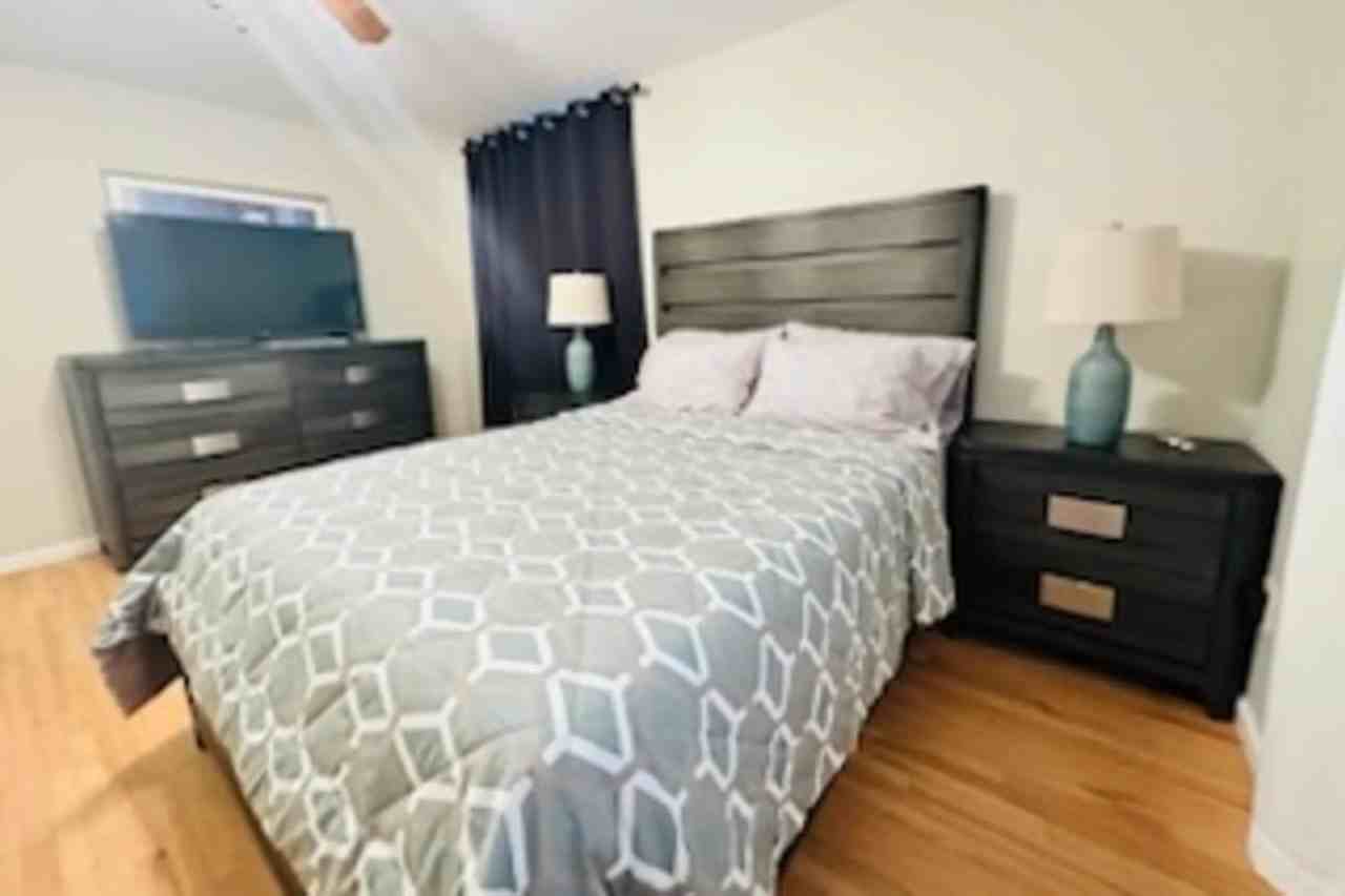 460 Castleton Ave - Photo 2 of 23