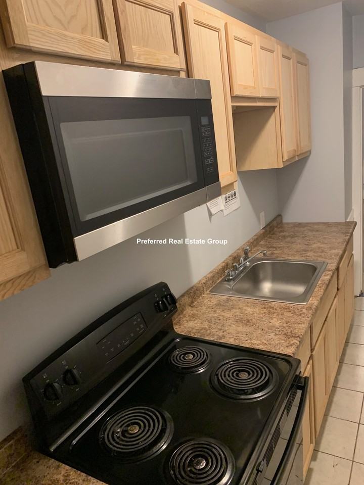 9 Greenwood St #2 - Photo 3 of 15