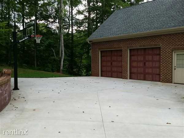 502 Starfire Ct - Photo 2 of 9