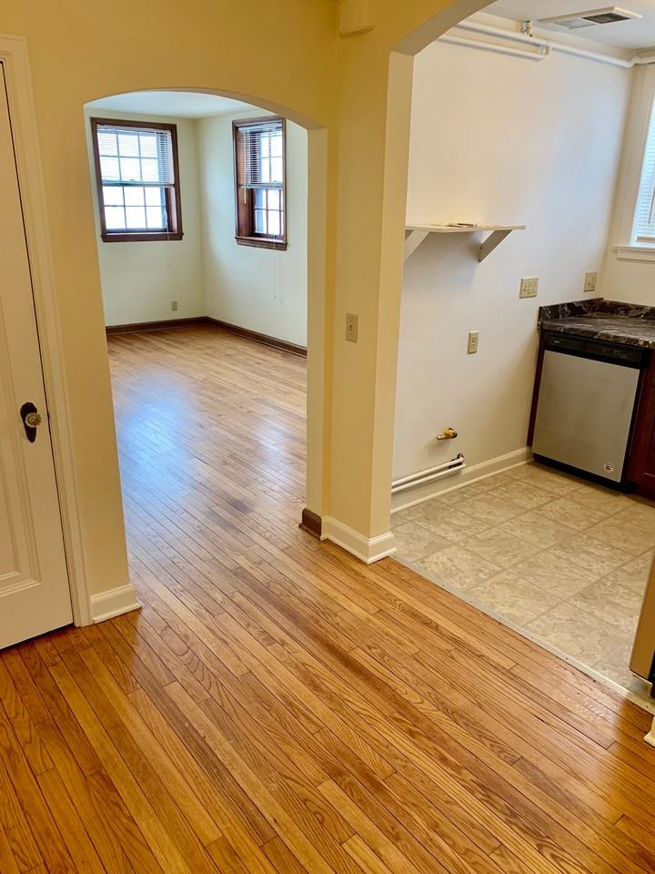 410 Castle Place - Photo 7 of 11