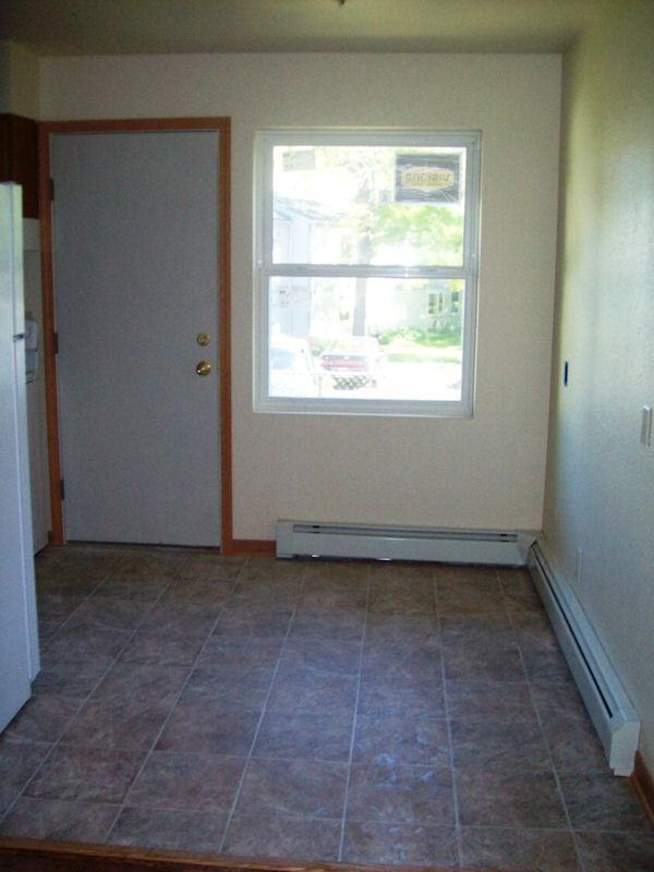 2116 Fisher St - Photo 4 of 11