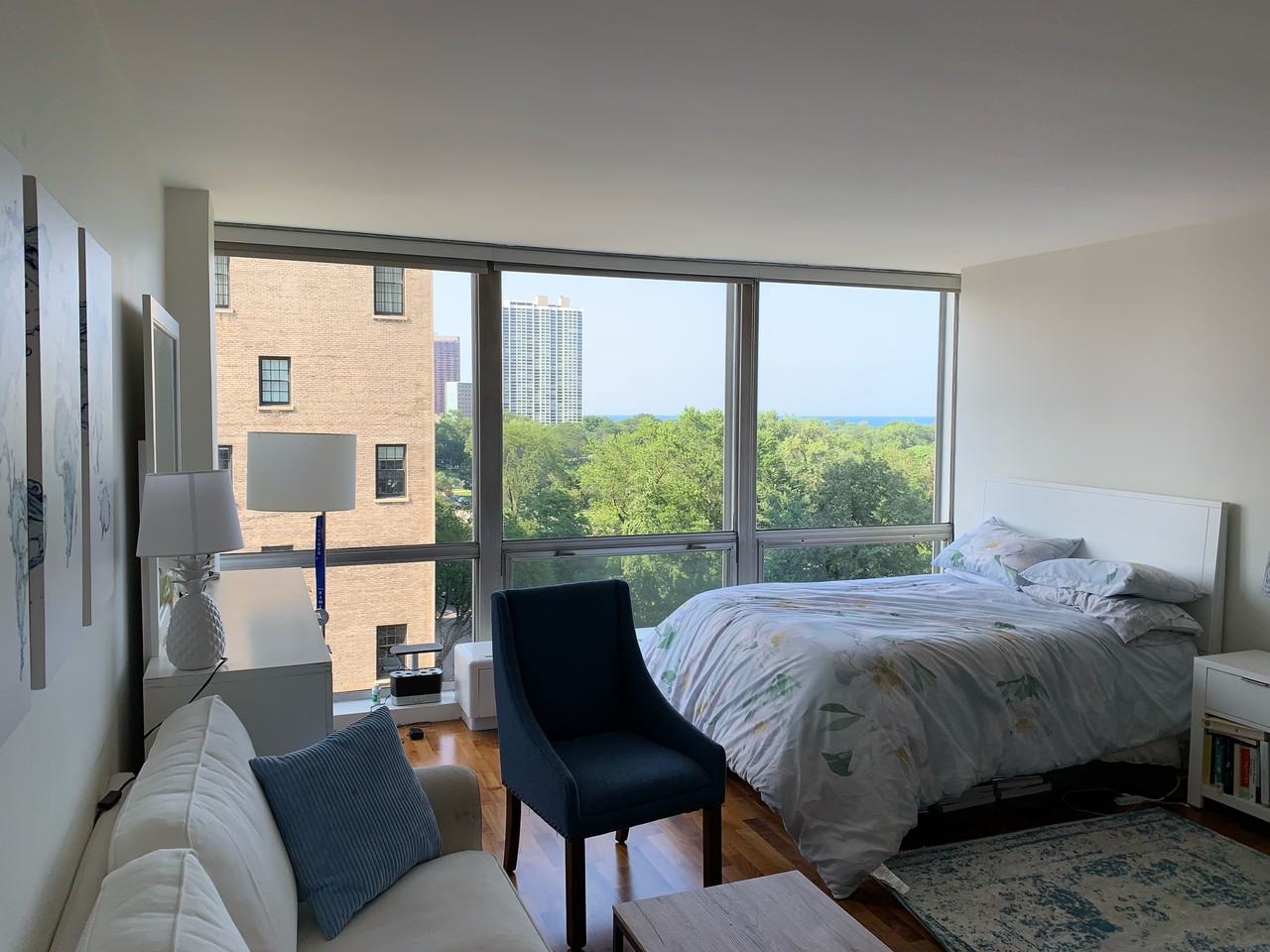 2400 North Lakeview Avenue #902